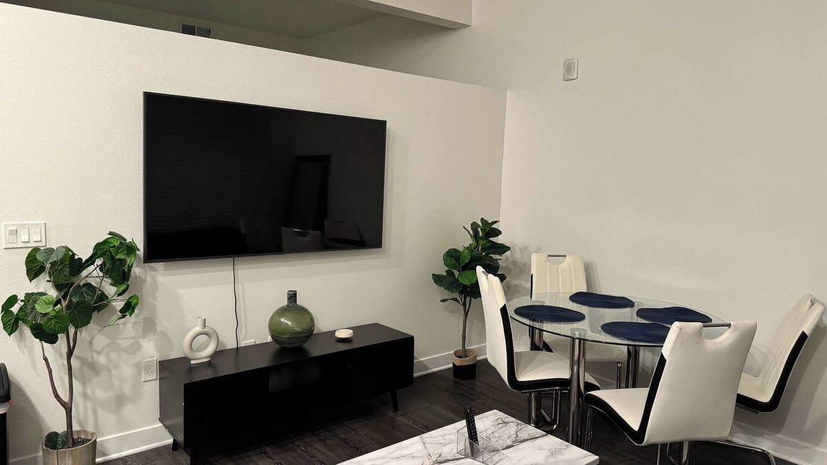 Atwater Village Apartment | Stylish and Elegant