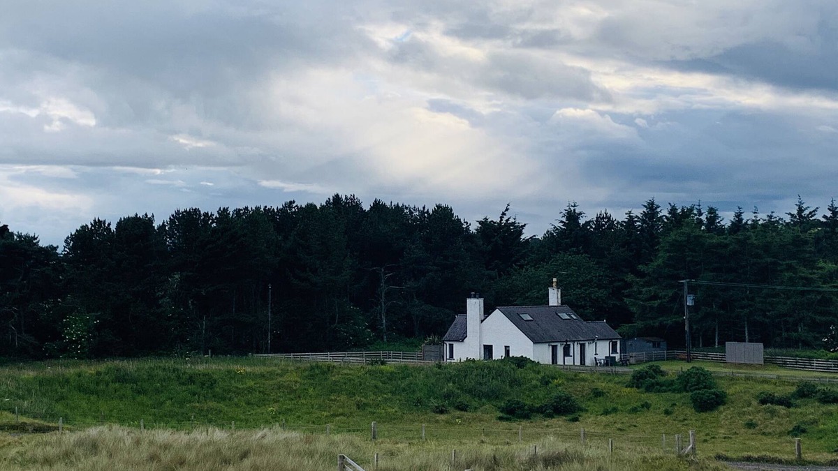Lunan Cottage | Stylish and Luxury Beach Cottage Located at the Award Winning Lunan Bay Scotland