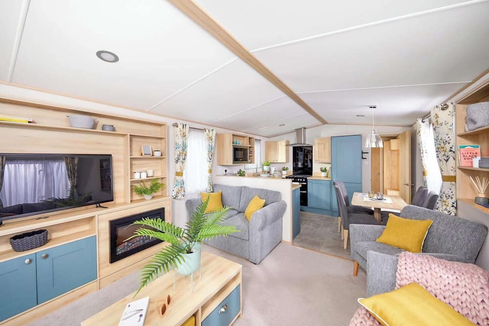 Ludchurch House | Stylish and modern 12ft-wide caravan with one double and one twin.