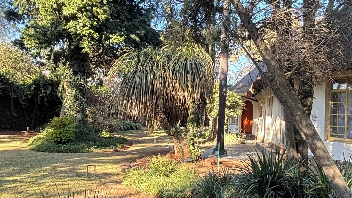 Kempton Park Cabin | Stylish and modern 4 private bedrooms with 4 private bathrooms with WiFi