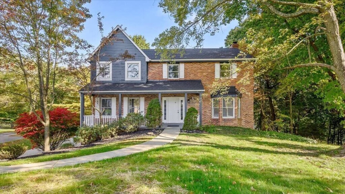 Ingomar House | Stylish and Spacious 5 Bedroom House in Wexford/Pittsburgh with Game Room