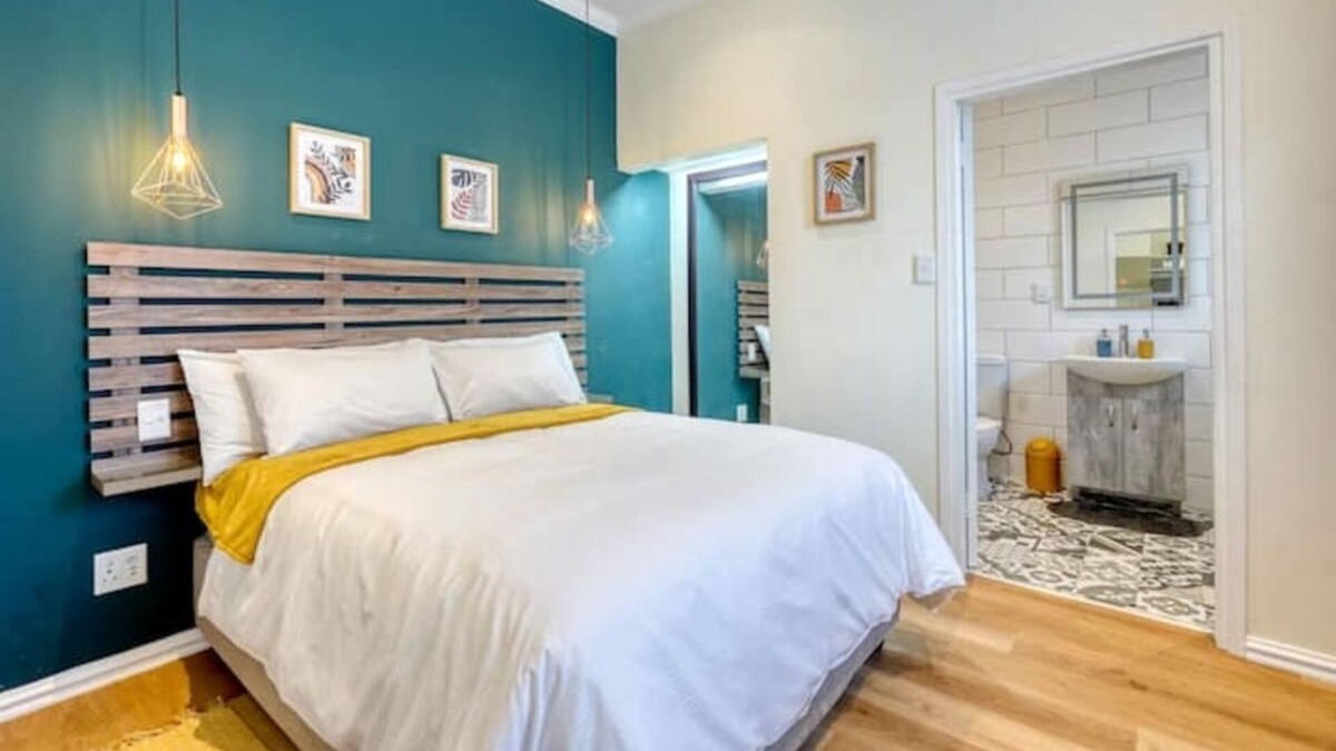 Windermere Condo | Stylish and Spacious 3 Sleeper Apartment with Pool