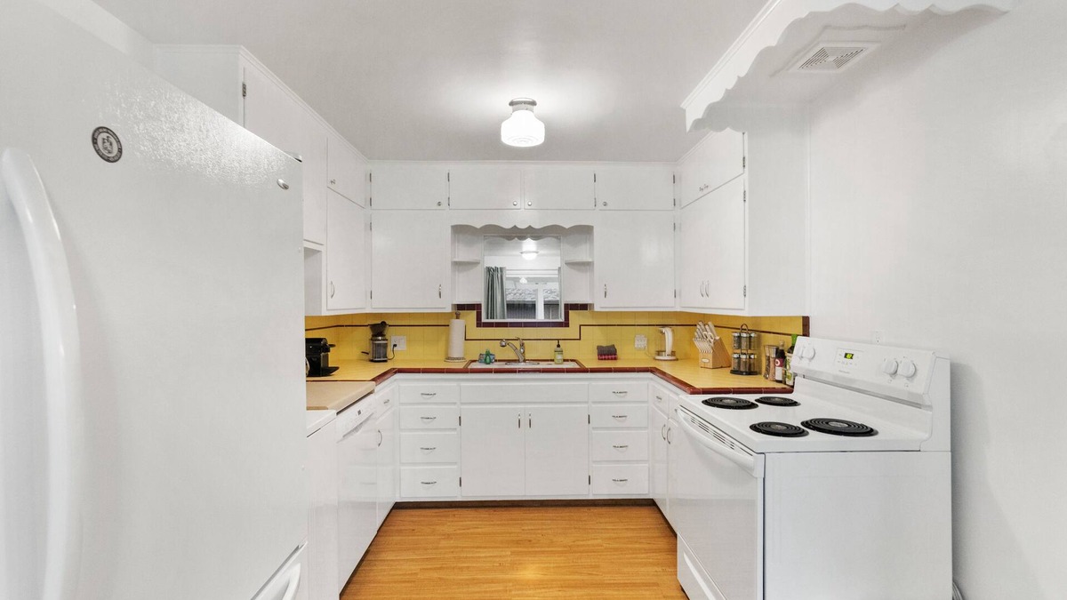 Monroe Apartment | Stylish and Well Appointed in Monroe