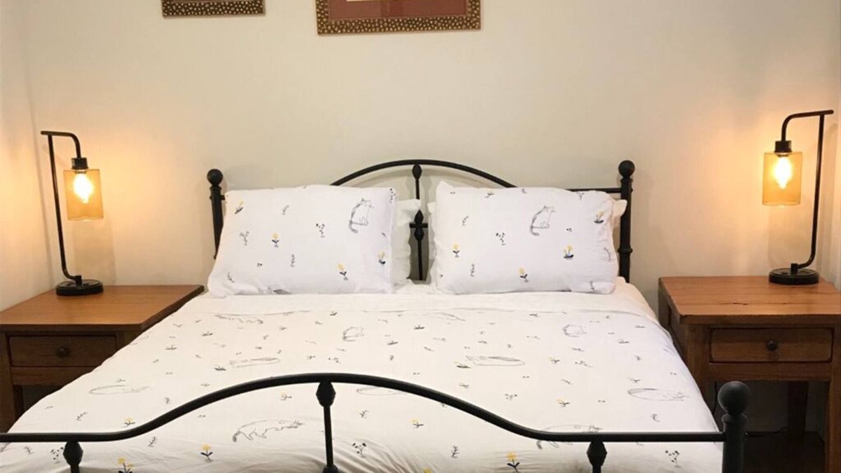 Ann Arbor Apartment | Stylish, Ann Arbor 1 Bedroom + Breakfast