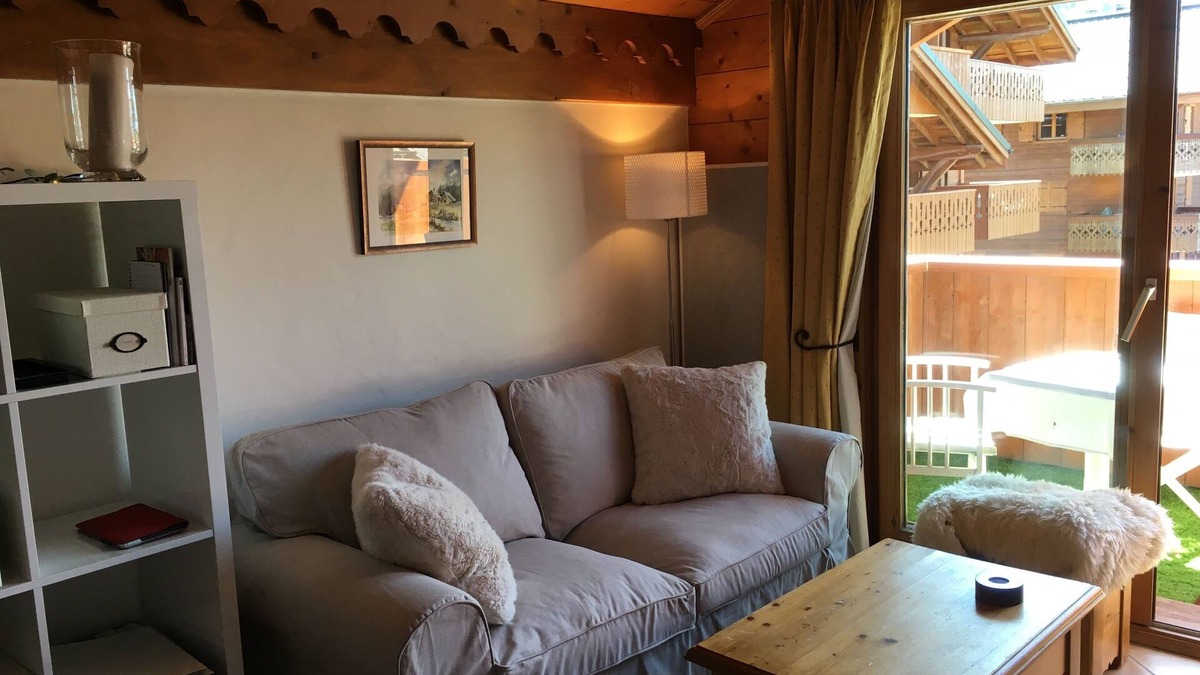 Araches-la-Frasse Apartment | Stylish apartment comfortably sleeping 5, in heart of Les Carroz d'Araches