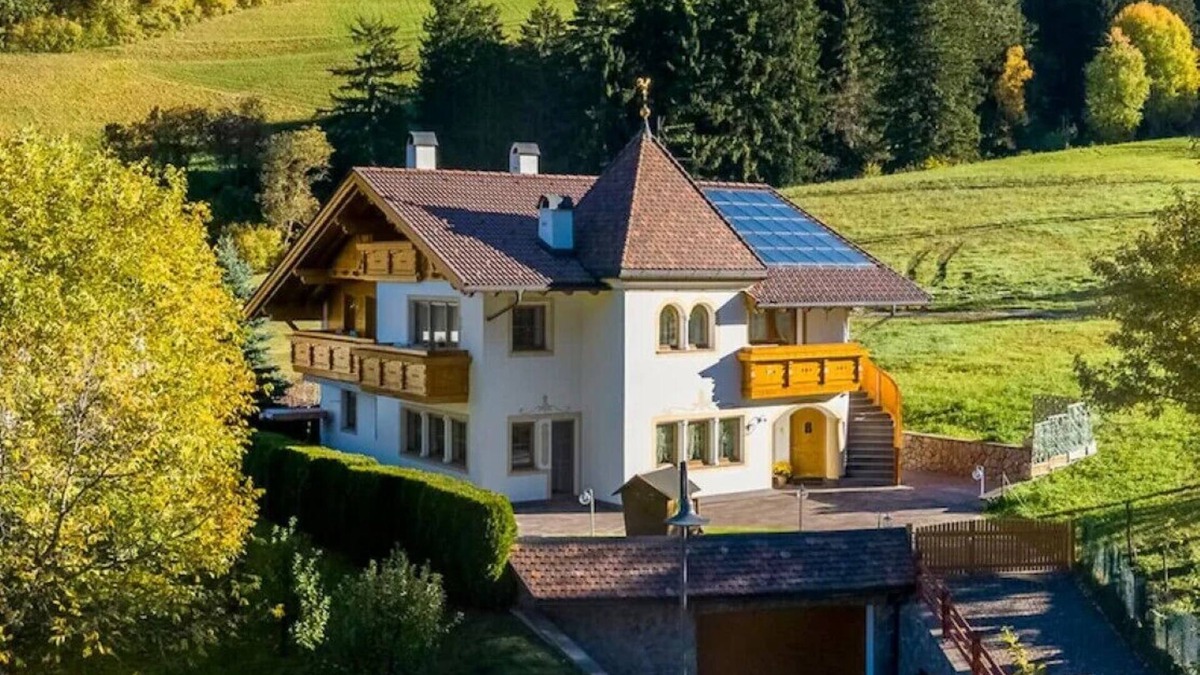 Laion Apartment | Stylish apartment (A) in Haus Rabanser*-in the heart of the Dolomites/Val Gardena/Grödnertal