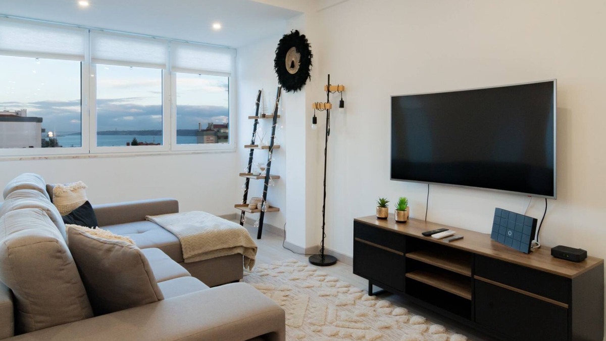 Paco De Arcos Apartment | Stylish Apartment W/River View by LovelyStay