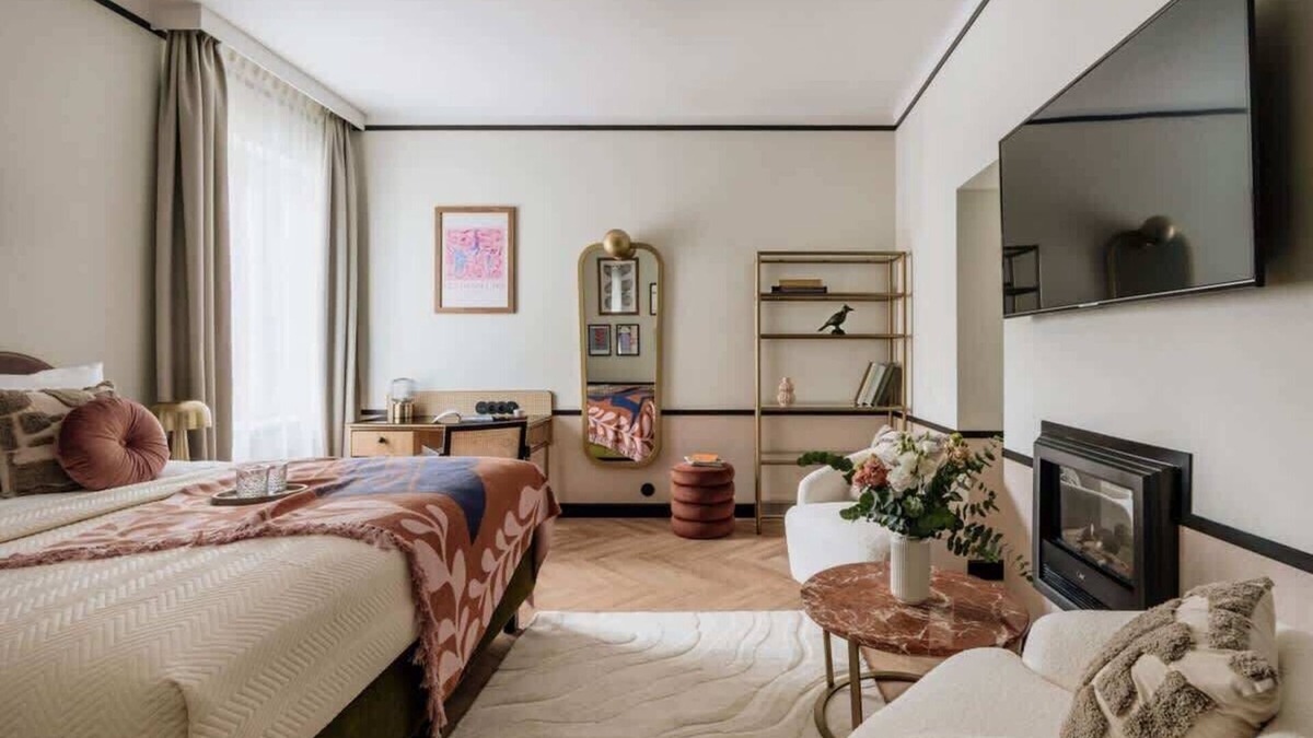 Srodmiescie Hotel | Stylish Apartment with a Garden View