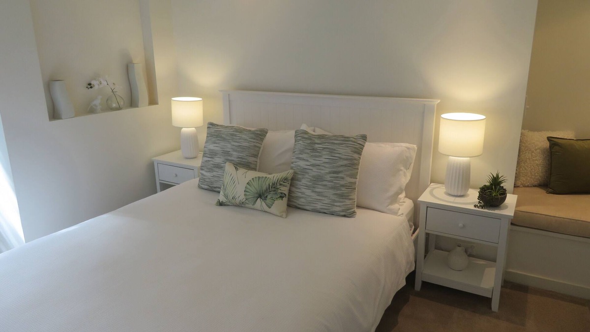 Seaforth Apartment | Stylish apartment with beautiful garden patio
