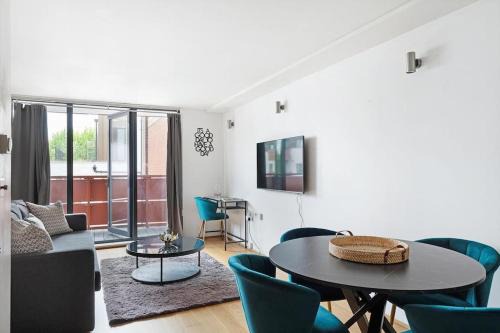 North Kensington Apartment | Stylish apartment with underground parking
