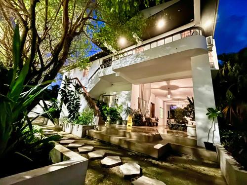 Belama Phase 3 Apartment | Stylish Apartments - 10 Minutes to Airport & Water Taxi, close to Best Western