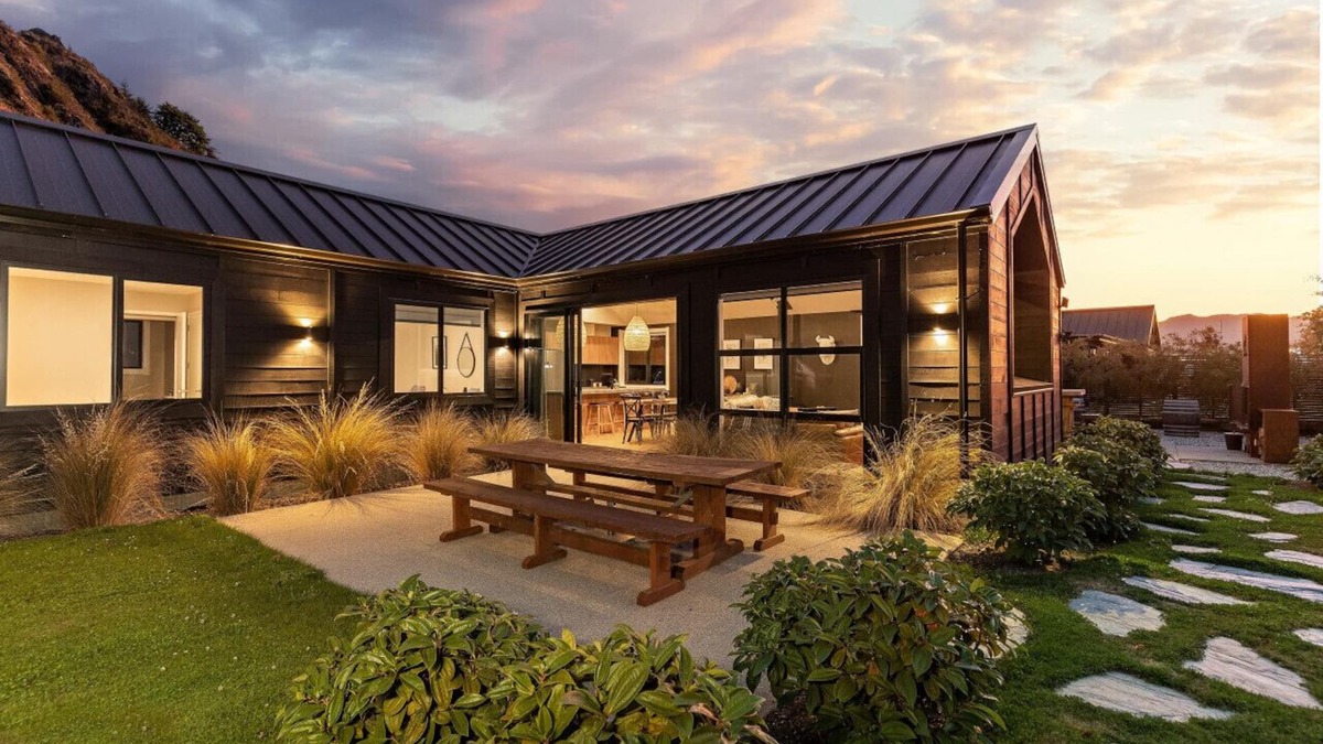 Arrowtown House | Stylish Arrowtown Home-fabulous location + comfort