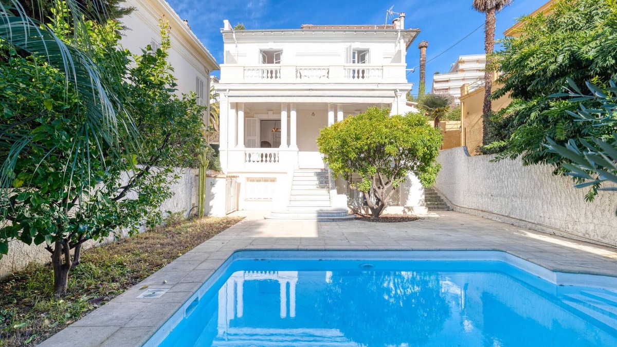 Lazaret Villa | Stylish Art Deco villa, 4 Bdrs, Swimming Pool and Garage