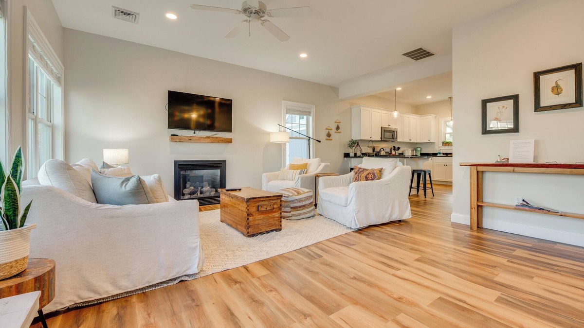 Arundel Cottage | Stylish Arundel Cottage, 6 Mi to Dock Square!
