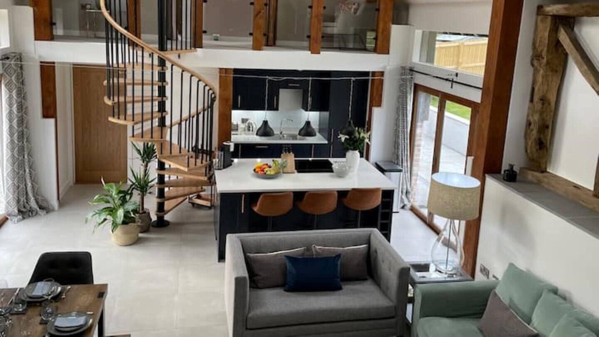 Tarrant Gunville House | Stylish Barn Conversion with firepit & TV room
