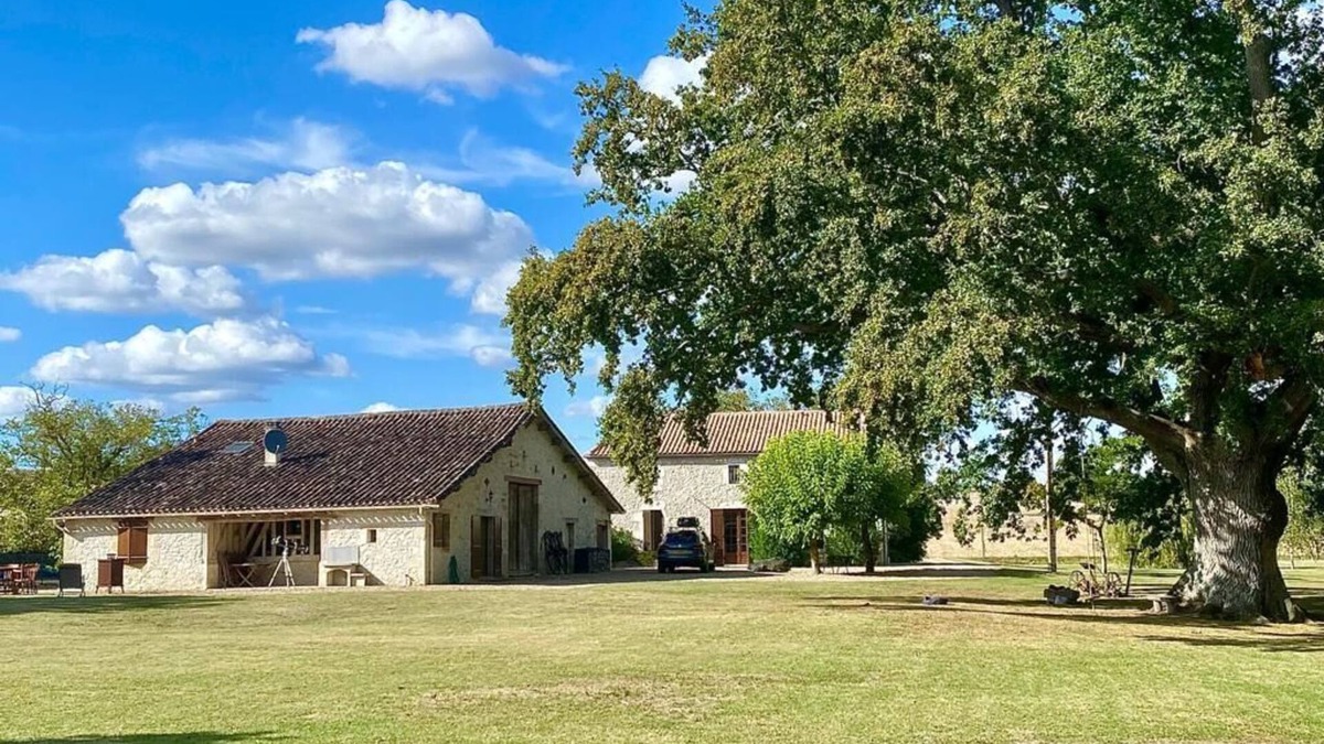 Moustier House | Stylish barn conversion with a beautiful pool and stunning 4ha grounds.
