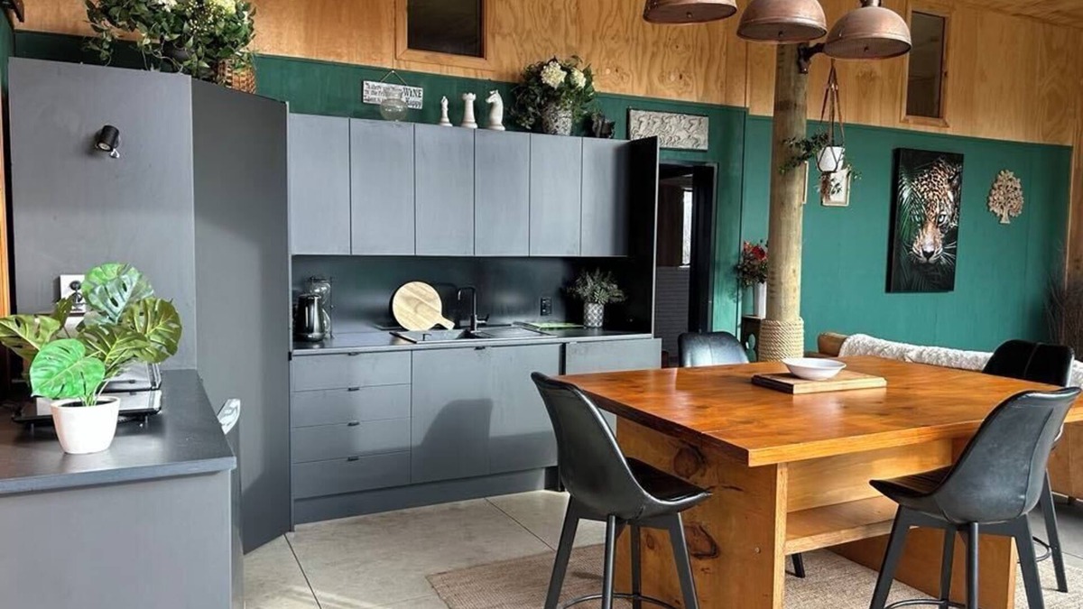 Te Horo House | Stylish Barn House