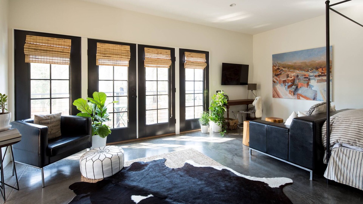 Martha Jefferson House | Stylish Belmont Studio: Walk to Downtown Mall