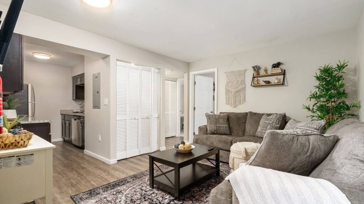 University District Apartment | Stylish BOHO Themed 2 Bedroom near OSU