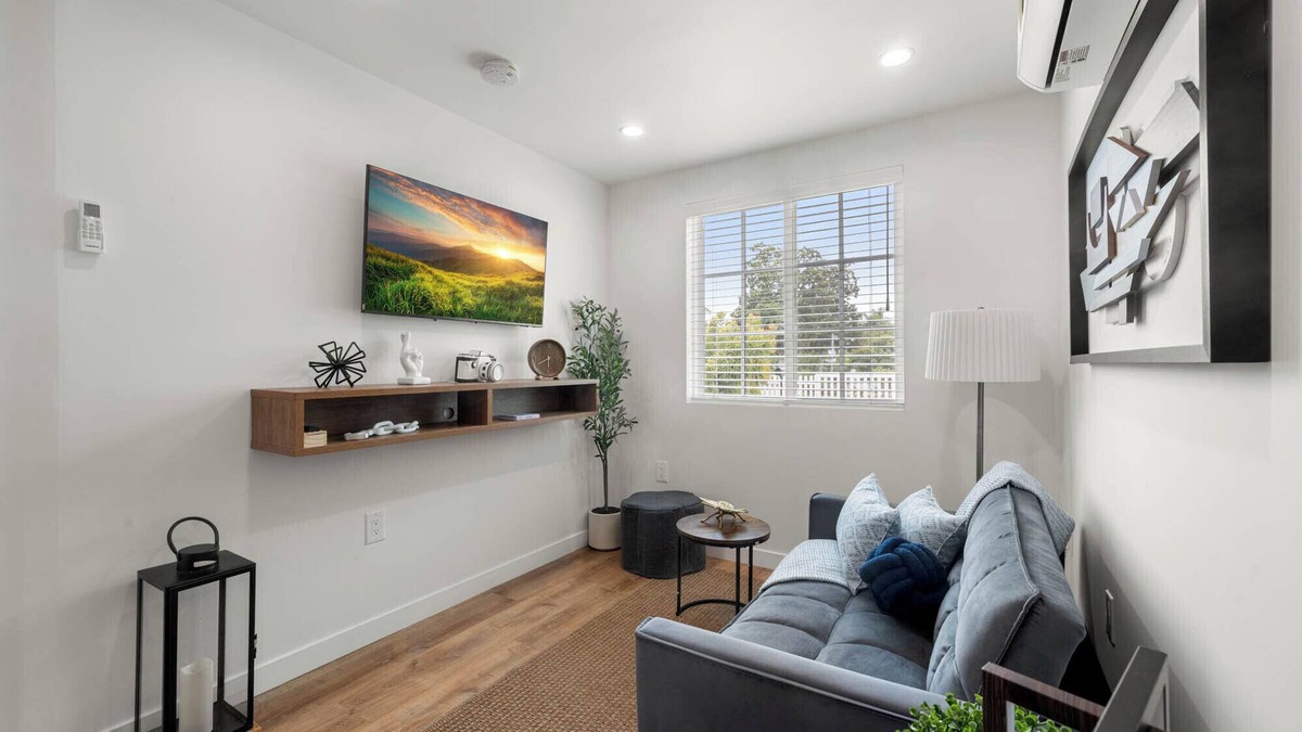 Reseda House | Stylish Brand New ADU in Reseda 1 bedroom 1 bath with A/C