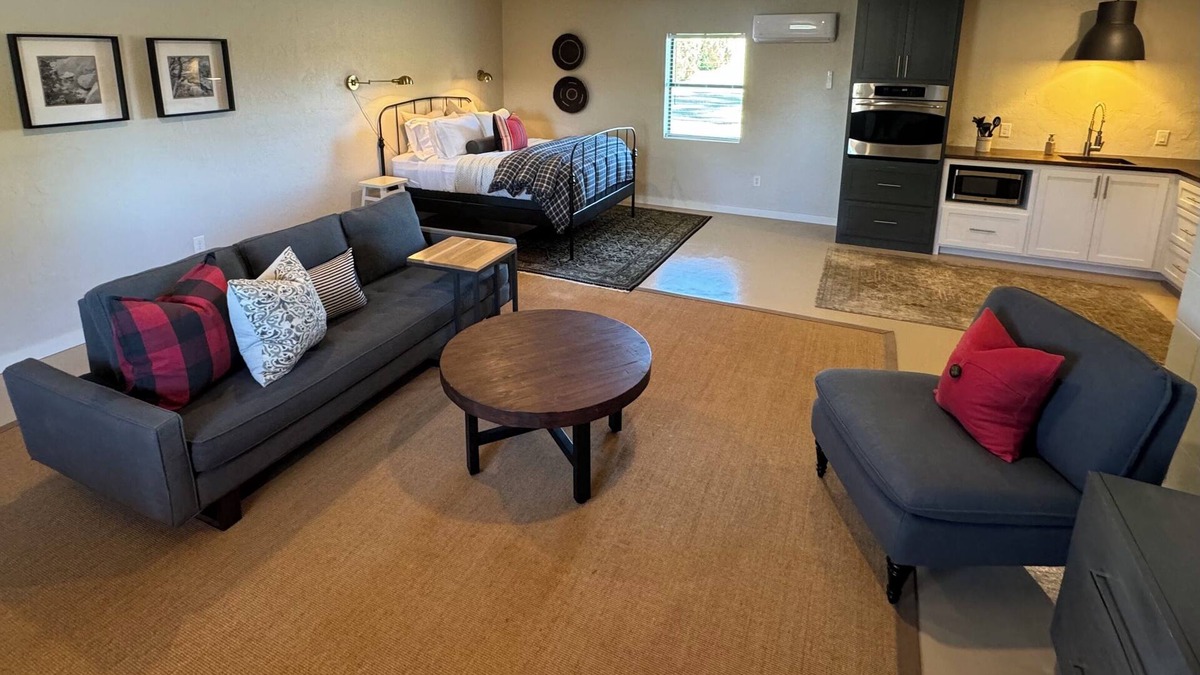 Lawton Cabin | Stylish cabin near Medicine Park