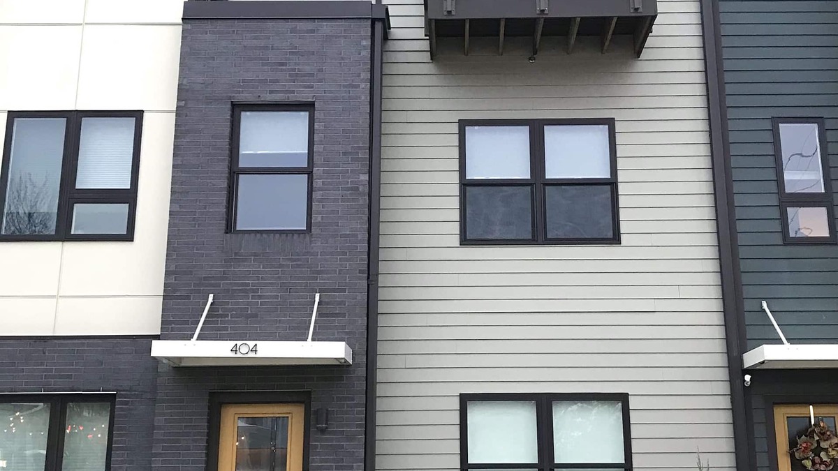 West Central House | Stylish & Central Townhome-Perfect for Groups!