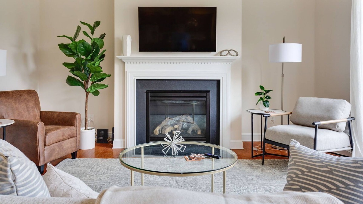 Cary House | Stylish & Centrally Located Home