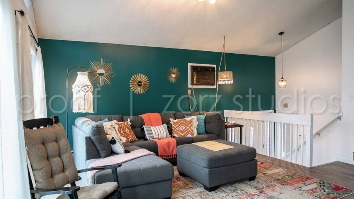 East Stroudsburg Ski Chalet | Stylish Chalet with Private Sauna, Lake in Saw Creek. Bushkill. Pocono.