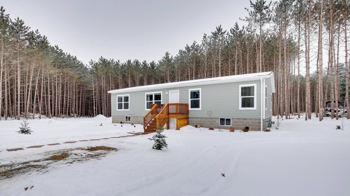 Chetek House | Stylish Chetek Hideaway w/Lake + Dock Access!