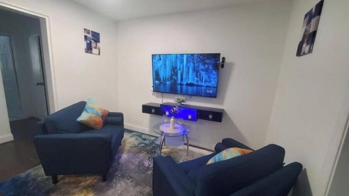 Washington Apartment | Stylish Chic Suite FREE PKG Extended Stays Welcome