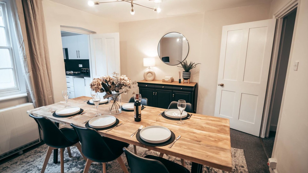 Canterbury House | Stylish city centre hideaway