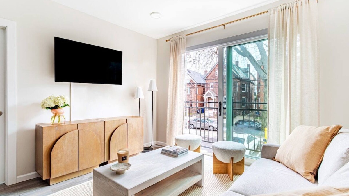 Mill River Apartment | Stylish City Living|Wooster Square|Downtown Views