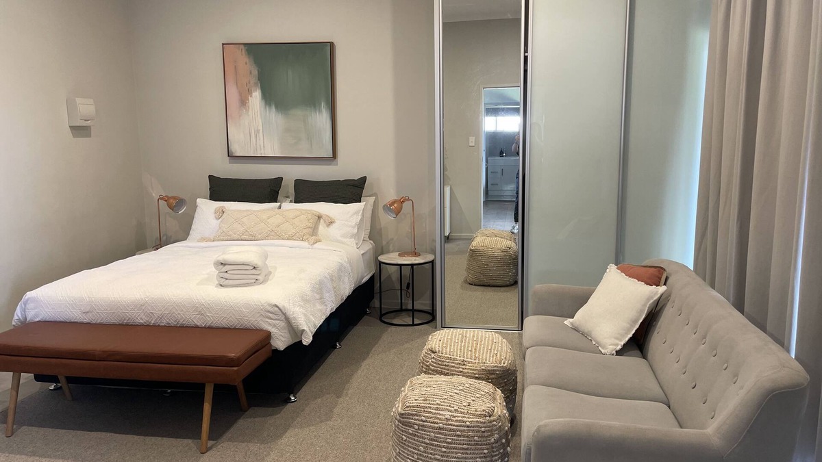 O'sullivan Beach House | Stylish Coastal Unit