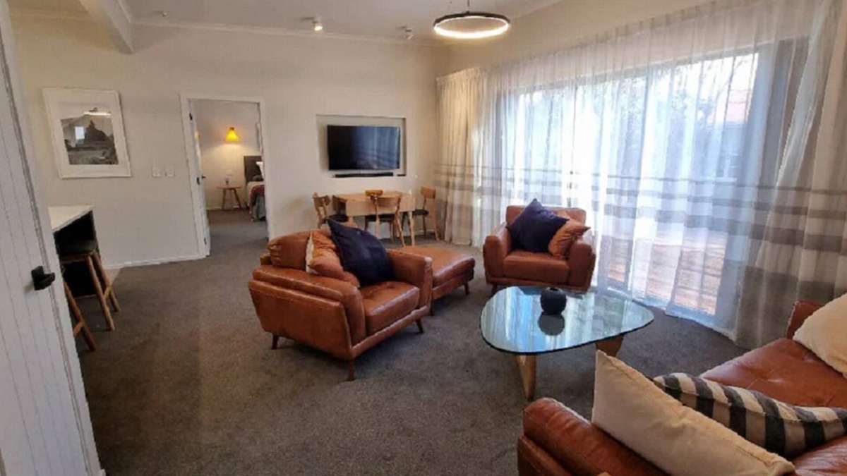 Martinborough House | Stylish, comfortable townhouse close to the square