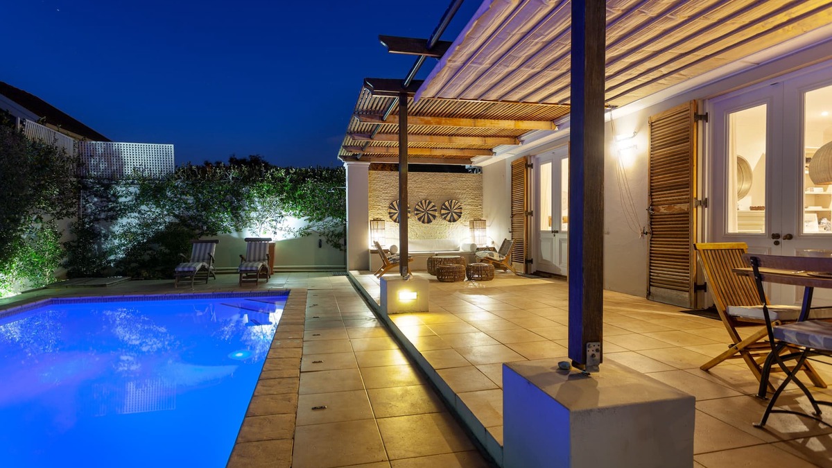 Bishopscourt House | Stylish,comfortable,perfectly located house with heated pool and mountain views.