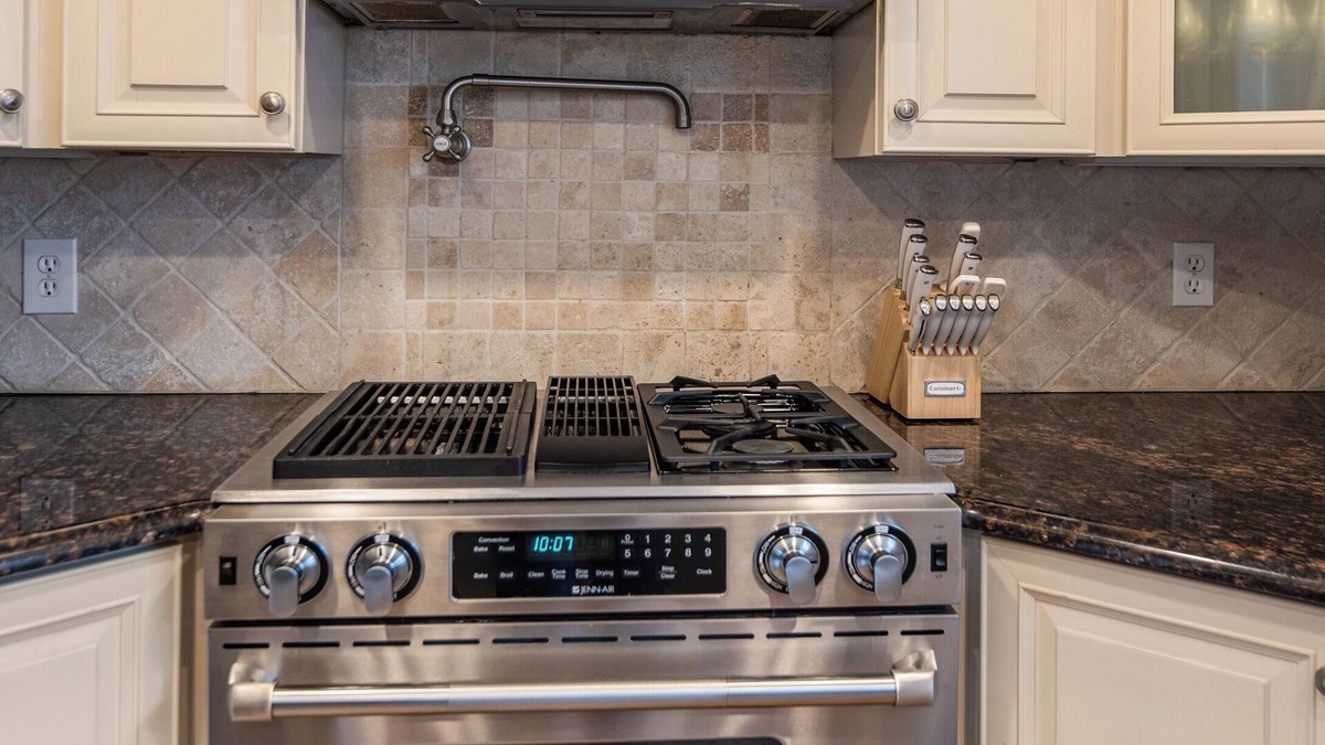 Plymouth House | Stylish, comfortable and clean home steps from DTP. Can not beat location!