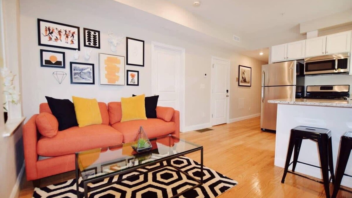Highland Park Condo | Stylish, Comfortable Luxury Near T