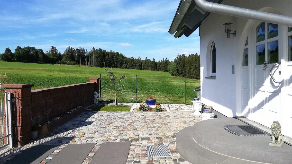 Naila Apartment | Stylish, comfortable non-smoking vacation apartment with far-reaching views of the countryside