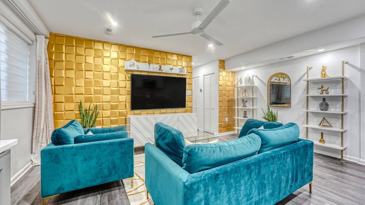Northeast Apartment | Stylish Condo near Metro - Ideal for Long Stays/Near Metro