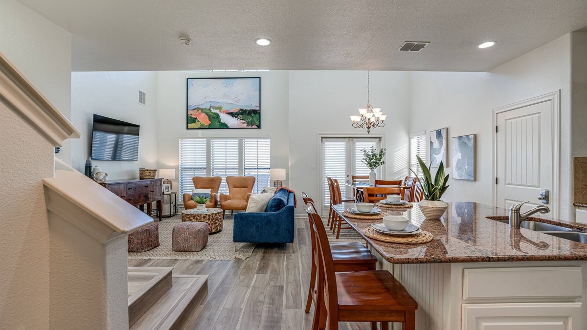 New Braunfels Condo | Stylish Condo on Golf Course, King Suite, Pool