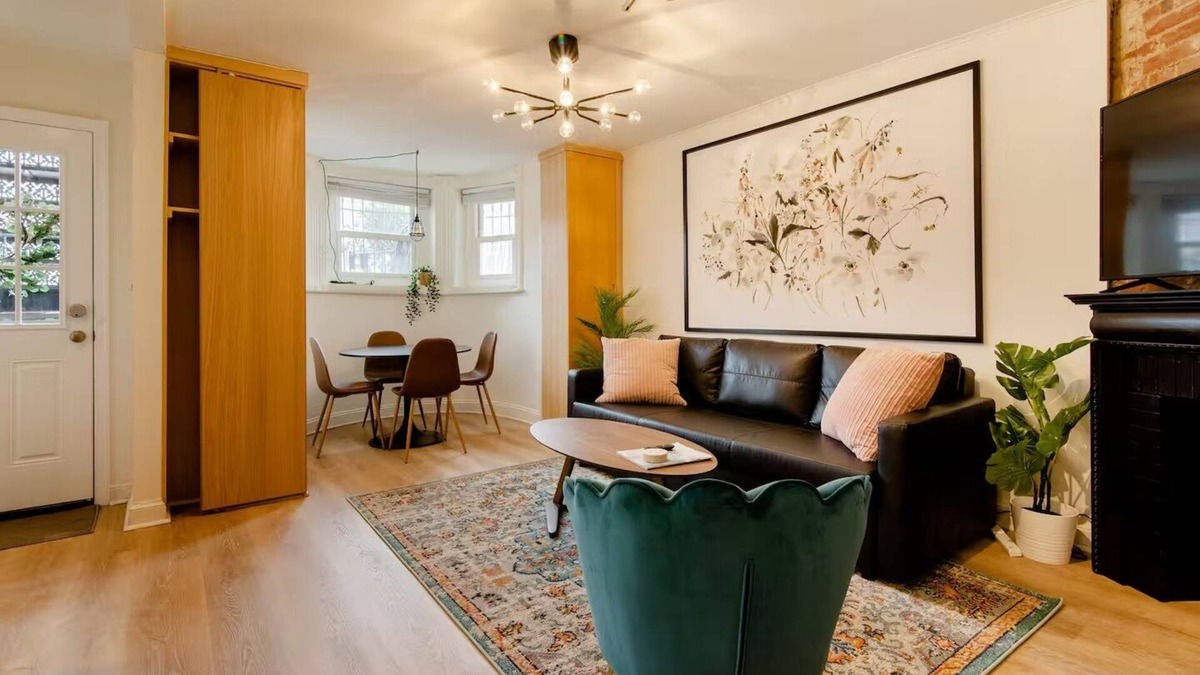 Cardozo Condo | Stylish Condo w/Patio in Historic U St Rowhouse