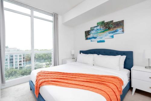 Bathurst Quay Apartment | Stylish Condo with Private Patio in Fortyork