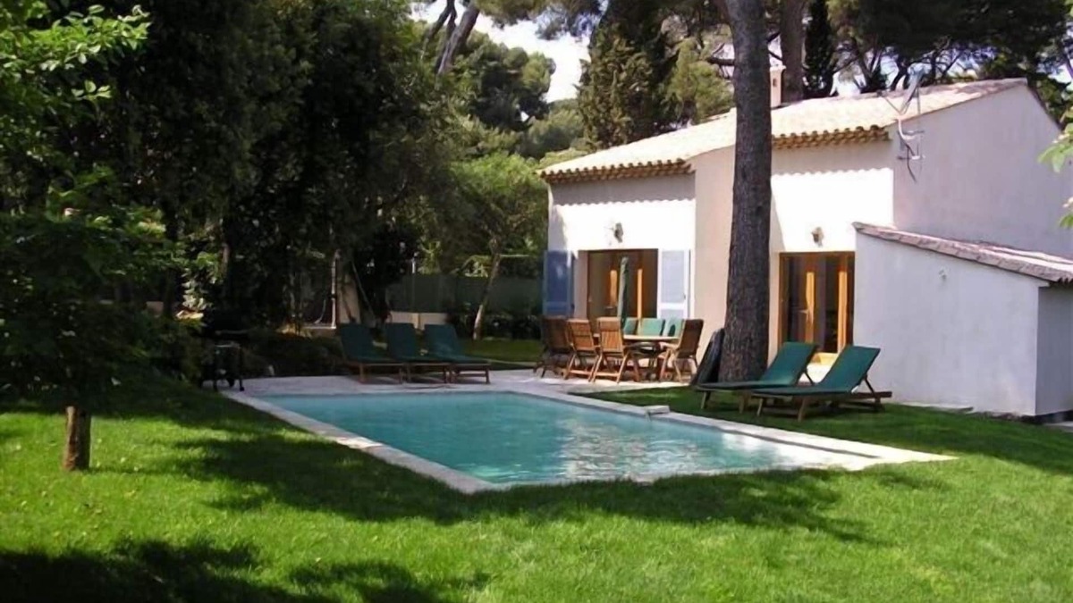 Cap-d'Antibes Villa | Stylish, Contemporary Villa heated pool, 10 mins walk to Beach