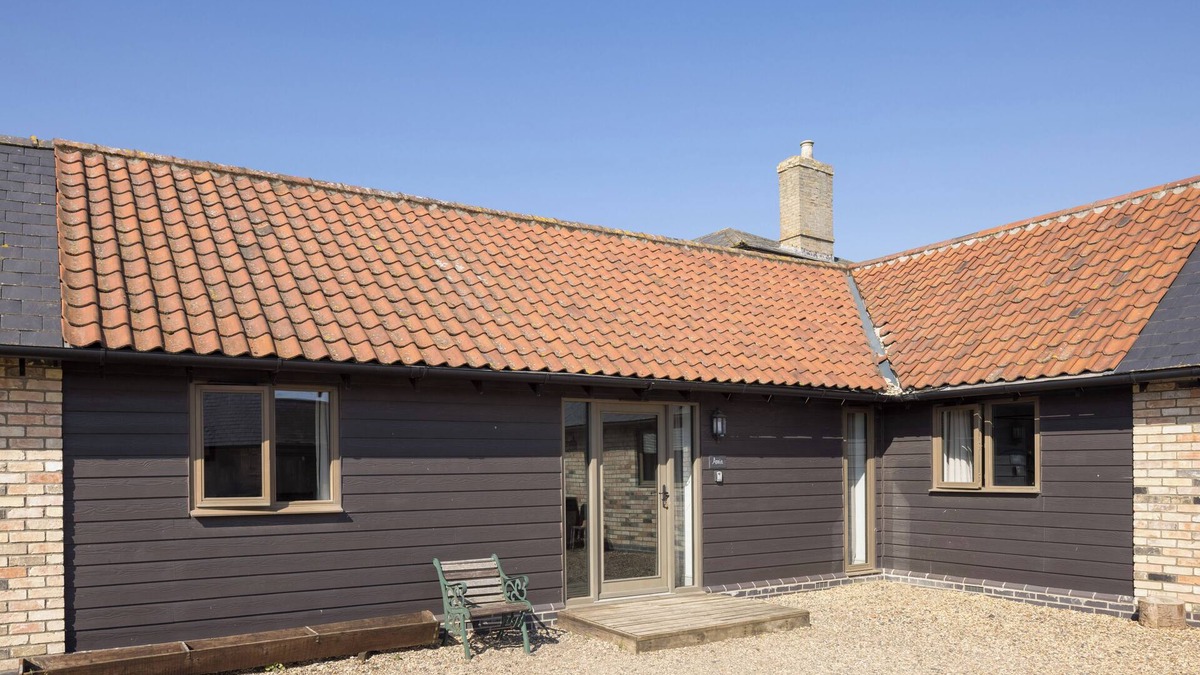 Croydon Cottage | Stylish cottage, courtyard views, countryside location, 20 mins to Cambridge