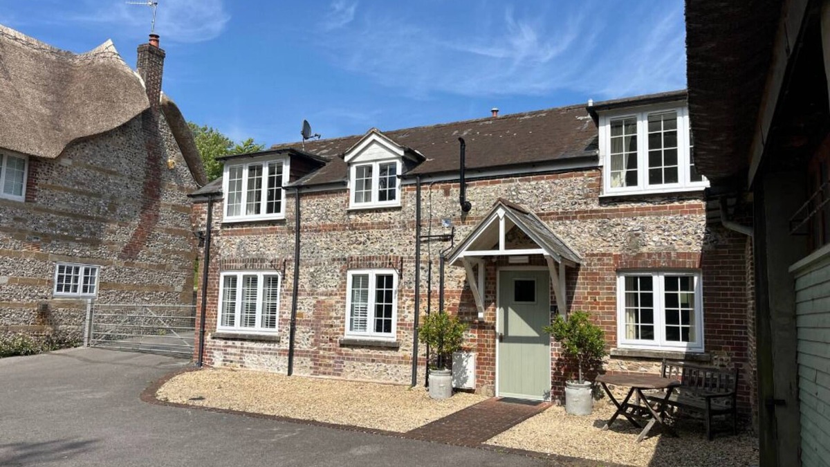 Piddletrenthide Cottage | Stylish Cottage Escape in Piddlehinton, West Dorset. Pet friendly!