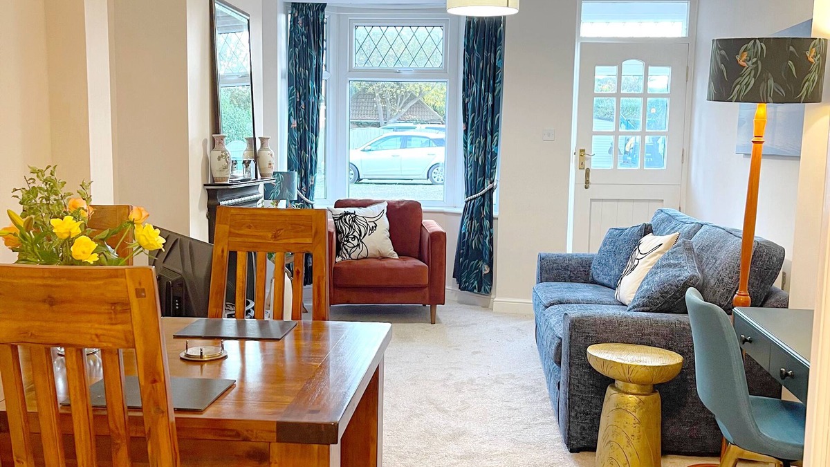North Ferriby House | Stylish cottage in vibrant riverside village