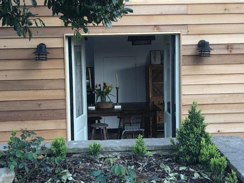Alton Barnes House | Stylish Cottage in the Pewsey Vale