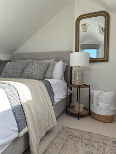 Rawcliffe Bridge House | Stylish Cottage near York