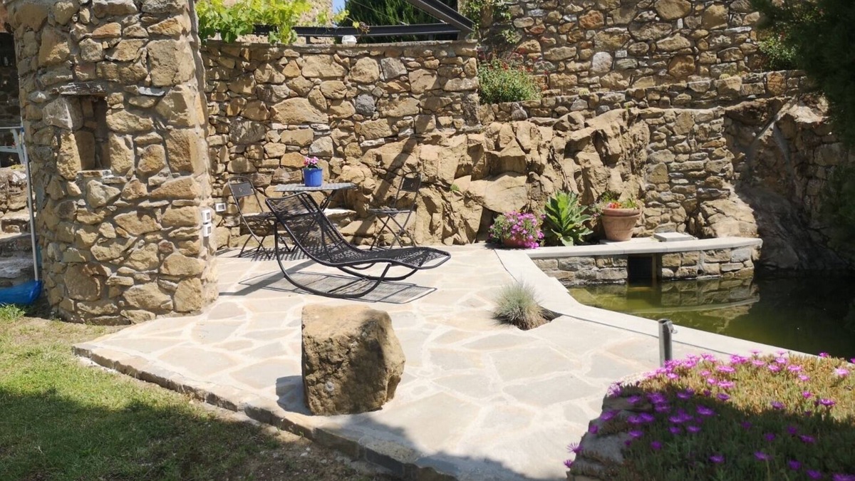Lisciano Niccone House | Stylish country house with olive grove and large garden