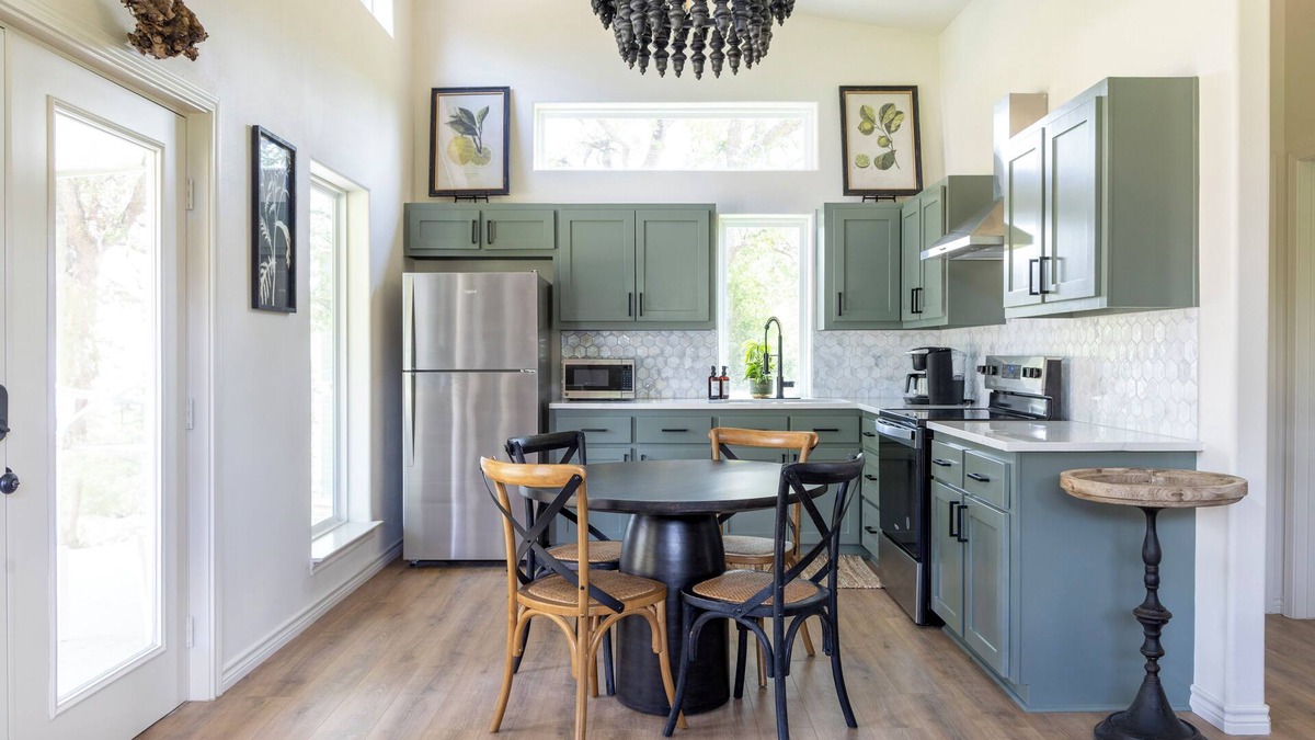 Warrenton House | Stylish Country Getaway | Minutes to Round Top